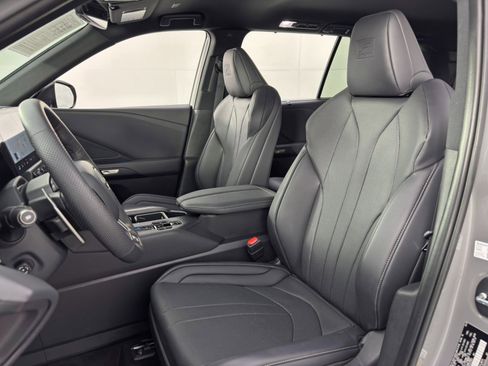 Used 2025 Lexus TX 500h AWD w/ Technology Package image 38