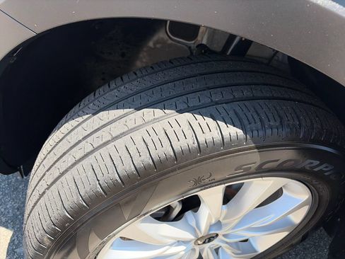 Used 2020 Kia Telluride LX FWD image 10