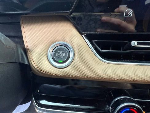 Used 2025 Chevrolet Equinox ACTIV image 38