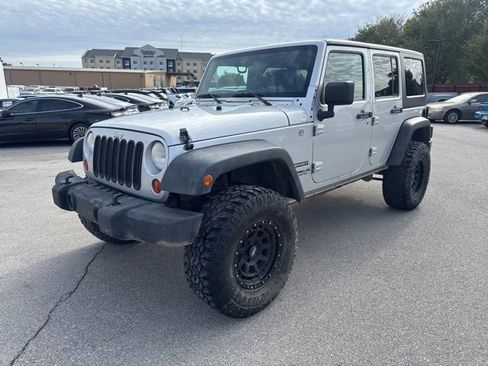 Used 2011 Jeep Wrangler Unlimited Sport image 3