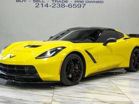 Used 2015 Chevrolet Corvette Stingray Coupe RWD image 2