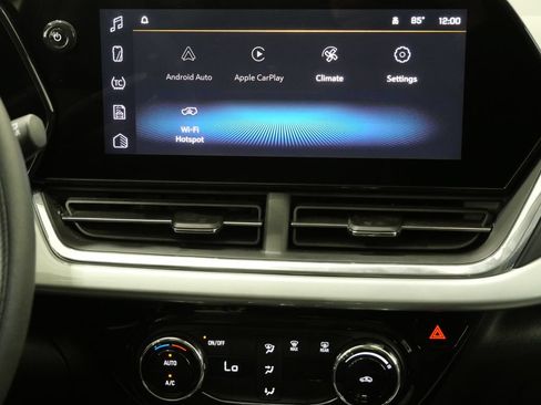 Used 2025 Chevrolet Trax LT FWD image 20