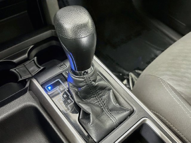 Used 2020 Toyota Tacoma SR5 w/ Technology Package AWD/4WD image 16