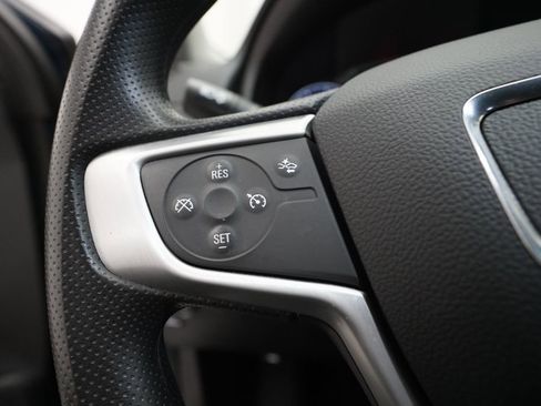 Used 2024 GMC Terrain SLE w/ Driver Convenience Package image 16