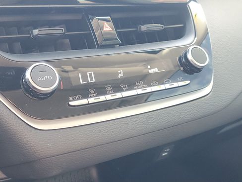 Certified 2024 Toyota Corolla LE image 27