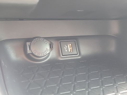 Used 2025 Toyota RAV4 XLE FWD image 26