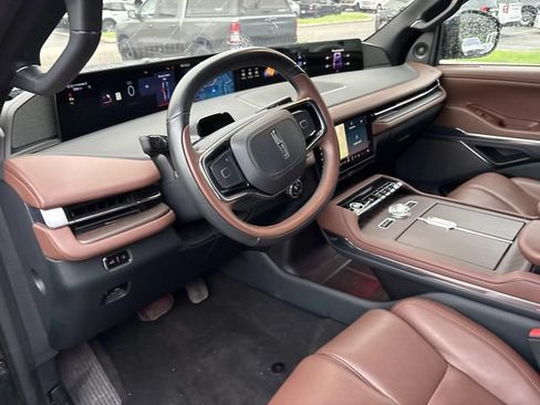 Used 2025 Lincoln Navigator Reserve AWD/4WD image 12