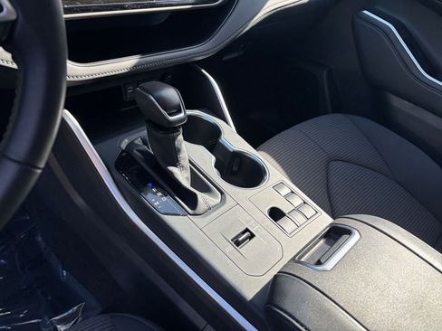 Used 2025 Toyota Highlander LE image 43