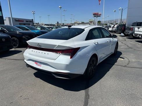 Used 2023 Hyundai Elantra SEL FWD image 11