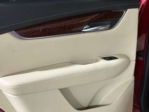 Used 2018 Cadillac XT5 Luxury w/ Driver Awareness Package image 13