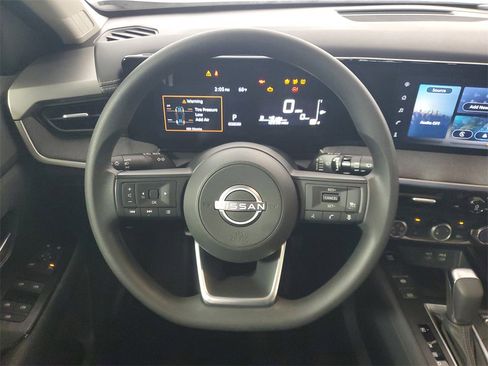 Used 2025 Nissan Kicks SV image 14