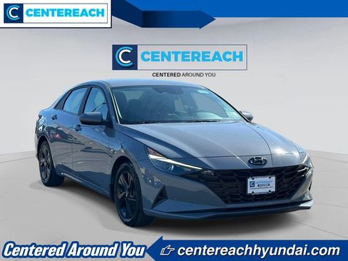 Used 2023 Hyundai Elantra SEL FWD image 2