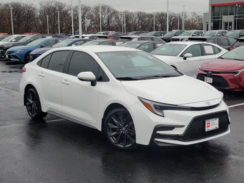Certified 2025 Toyota Corolla SE image 31