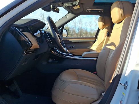Used 2025 Land Rover Range Rover Sport SE image 17