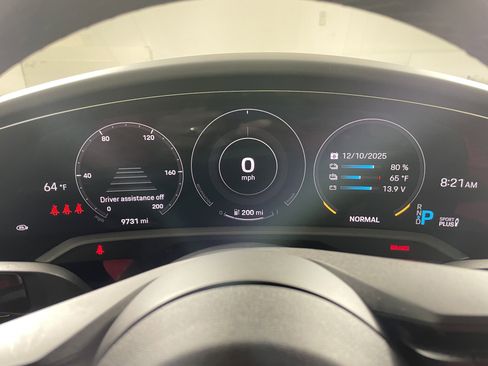 Used 2022 Porsche Taycan image 18