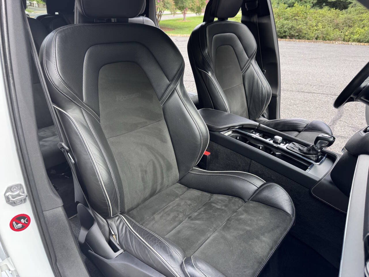 Used 2016 Volvo XC90 T6 R-Design AWD/4WD image 13
