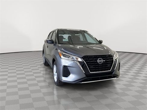 Certified 2025 Nissan Kicks Play S image 3