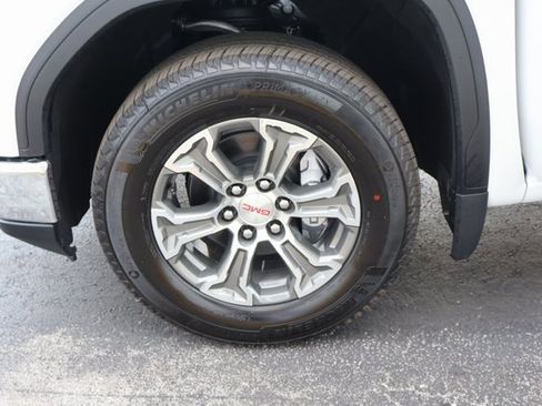 New 2026 GMC Sierra 1500 SLE image 7