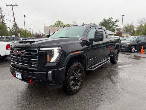 Used 2024 GMC Sierra 2500 AT4 w/ Technology Package AWD/4WD image 3