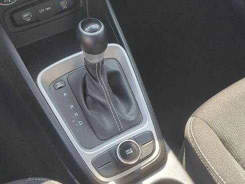 Used 2025 Hyundai Venue SEL FWD image 20