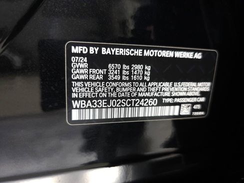 Used 2025 BMW 760i xDrive w/ Premium Package image 42