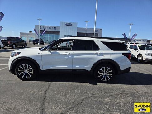 Certified 2025 Ford Explorer ST-Line AWD/4WD image 4