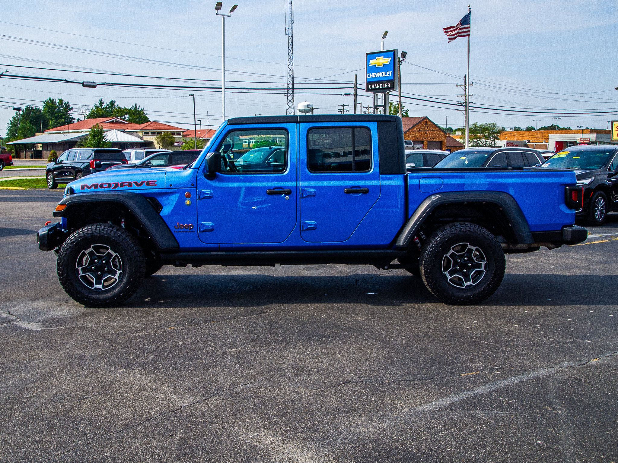 Used 2023 Jeep Gladiator Mojave AWD/4WD image 4