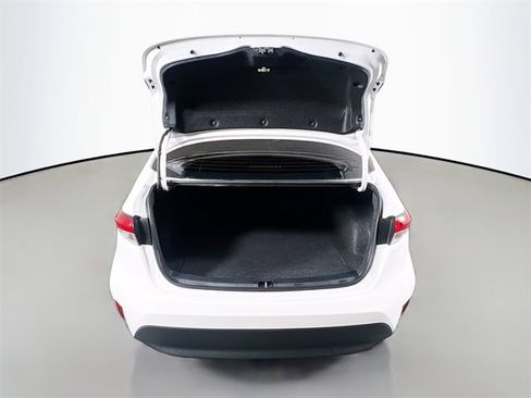 Used 2025 Toyota Corolla LE image 28