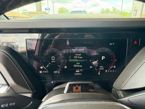 Used 2026 GMC Yukon Denali w/ Denali Reserve Package AWD/4WD image 16