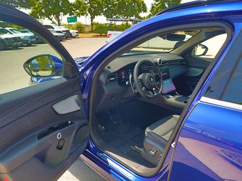 New 2024 Maserati Grecale GT image 14