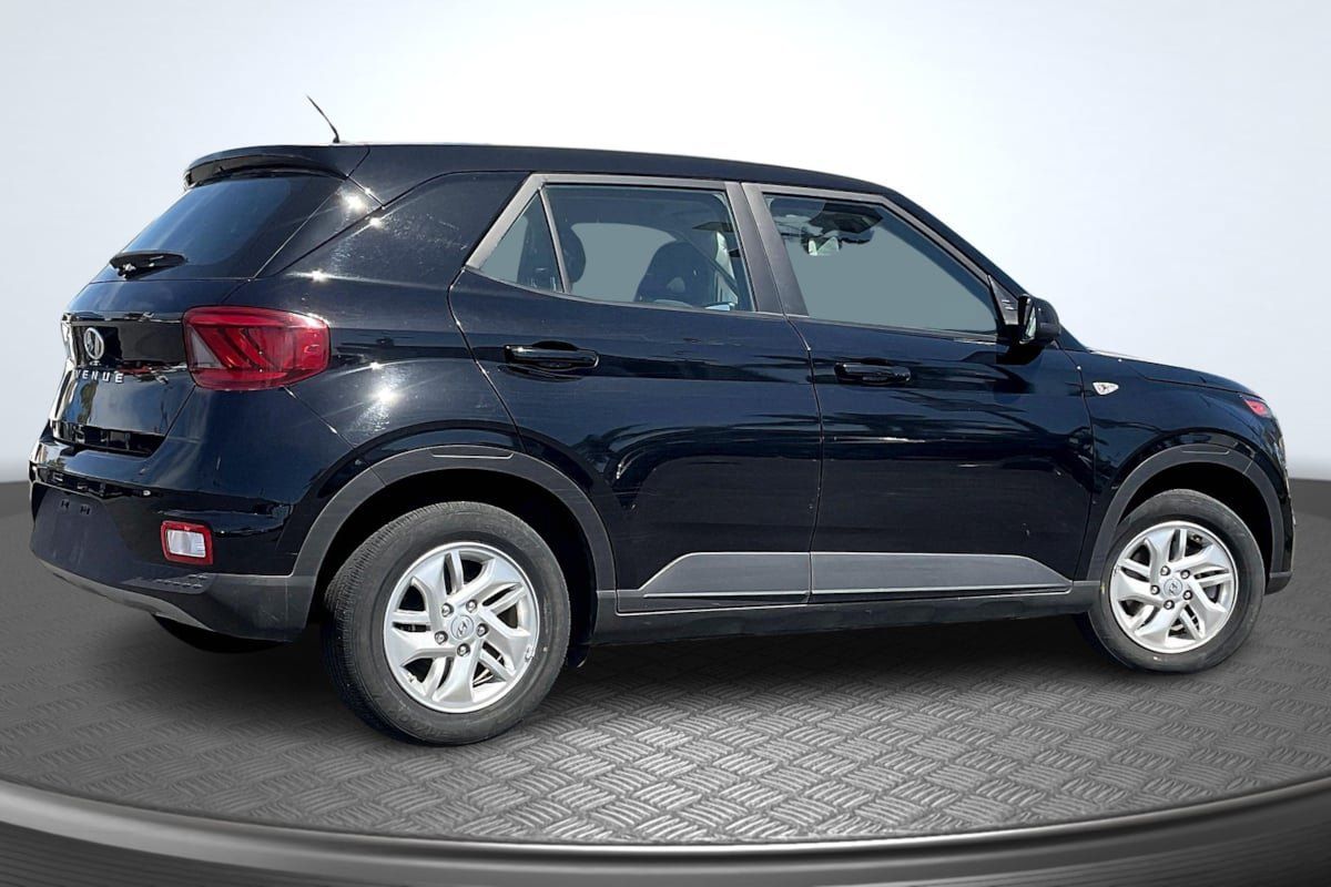 Used 2024 Hyundai Venue SE FWD image 13