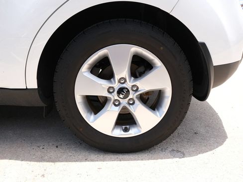 Used 2018 Kia Soul FWD image 19