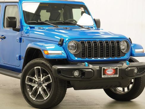 Used 2024 Jeep Wrangler Unlimited w/ Convenience Group AWD/4WD image 3