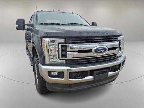Used 2019 Ford F250 XLT w/ XLT Value Package image 2