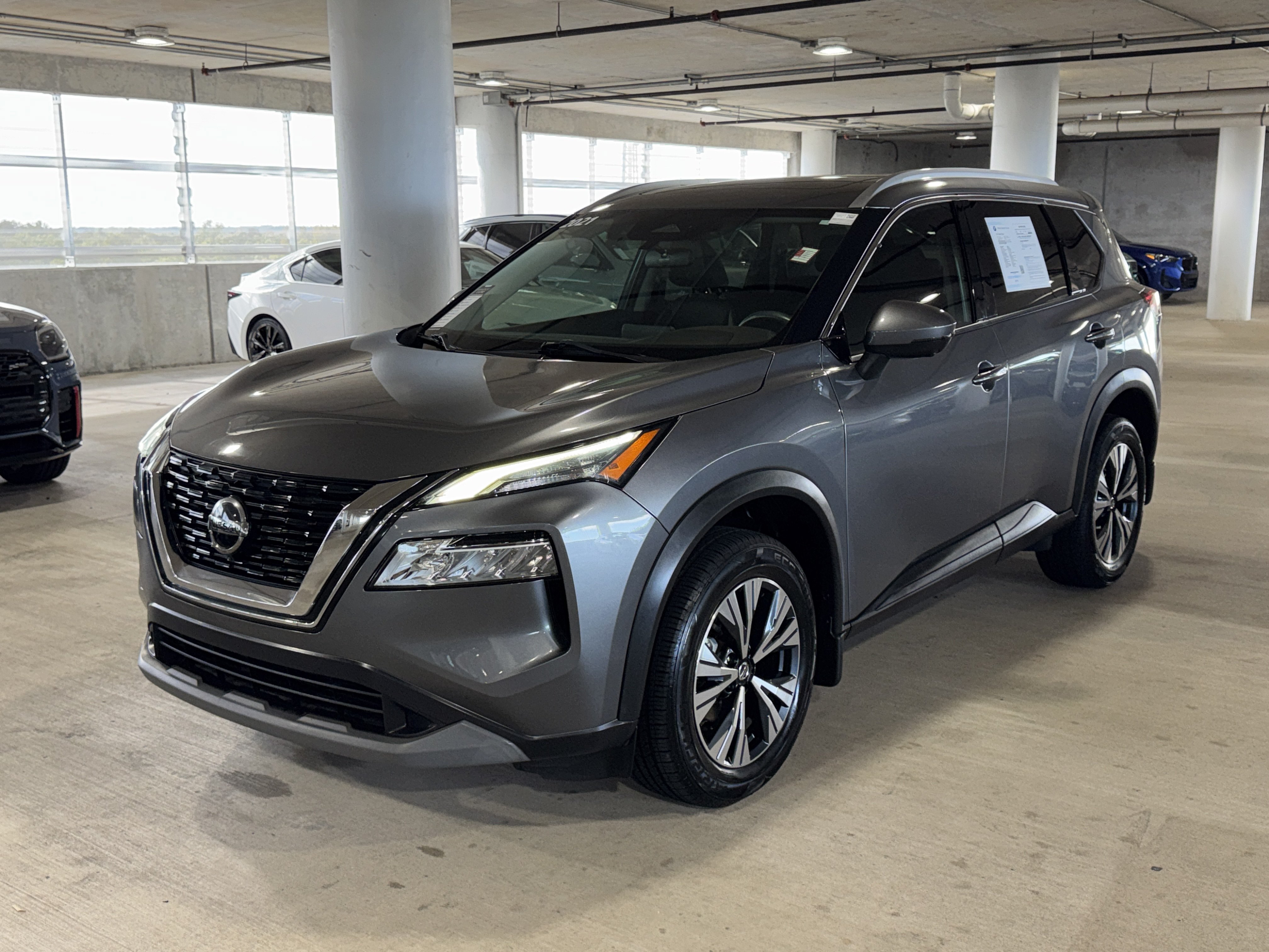 Used 2021 Nissan Rogue SV w/ Premium Package FWD image 4