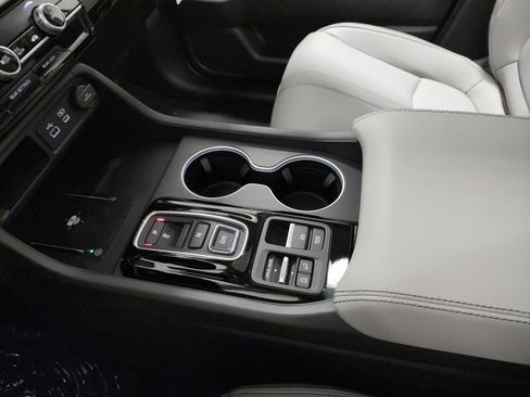 Used 2025 Honda Pilot Touring image 32