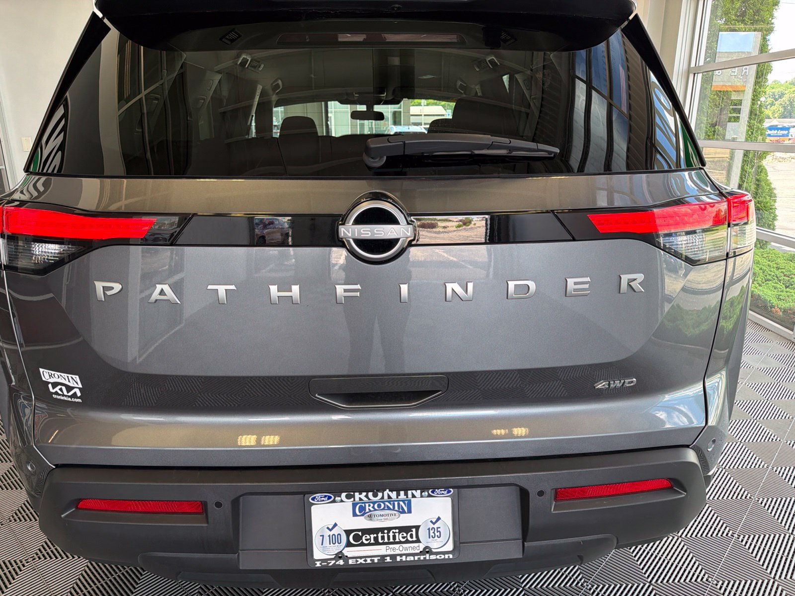 Used 2025 Nissan Pathfinder SV AWD/4WD image 10