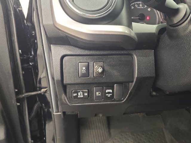 Used 2022 Toyota Tacoma SR5 AWD/4WD image 33