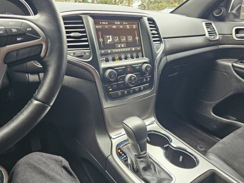 Used 2018 Jeep Grand Cherokee Altitude image 24