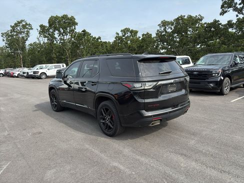 Used 2021 Chevrolet Traverse Premier w/ Redline Edition FWD image 2