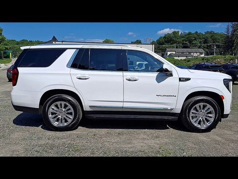 Used 2023 GMC Yukon SLT w/ SLT Luxury Package AWD/4WD image 9