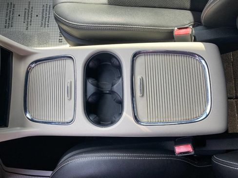 Used 2018 Dodge Grand Caravan SXT image 17