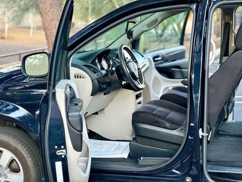 Used 2011 Dodge Grand Caravan Mainstreet image 11