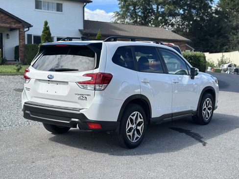 Used 2024 Subaru Forester Premium AWD/4WD image 3