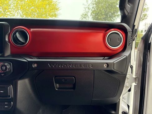 Used 2018 Jeep Wrangler Unlimited Rubicon AWD/4WD image 18