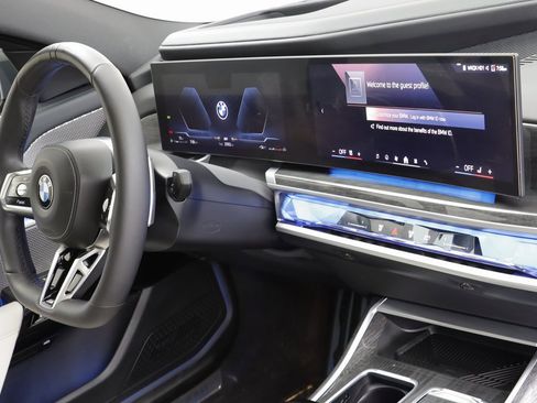 Used 2024 BMW 760i xDrive w/ Premium Package 2 image 23