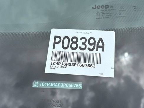 Certified 2023 Jeep Grand Cherokee Laredo RWD image 17