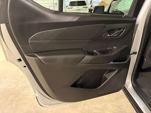 Used 2022 Chevrolet Traverse LT w/ LT Premium Package image 34