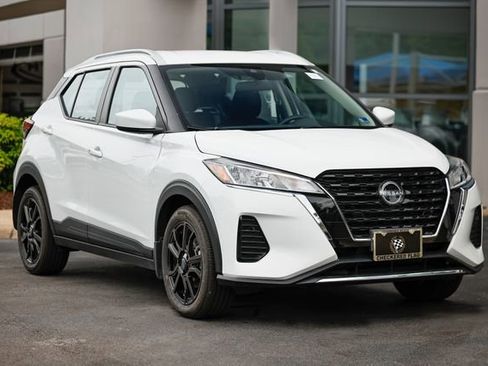 Used 2024 Nissan Kicks SV FWD image 1