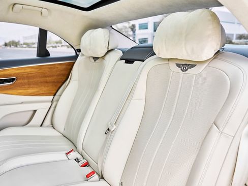 Used 2021 Bentley Flying Spur V8 AWD/4WD image 44